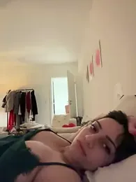Prettylilgirll — Stripchat stream photo (May 2026)