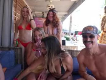 blondefoxsilverfox — вебкам-модель онлайн на chaturbate