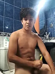 Julio0410 — Stripchat stream photo (May 2026)