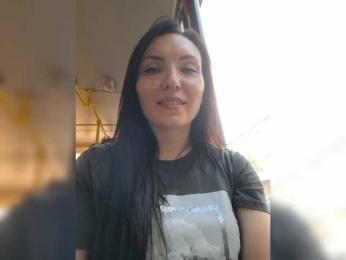 DIVo_0RA — вебкам-модель онлайн на bongacams