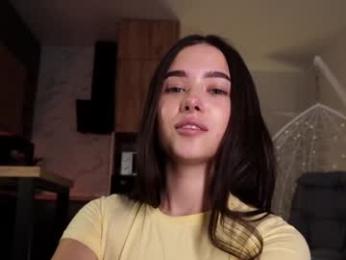 emilybatee — вебкам-модель онлайн на chaturbate