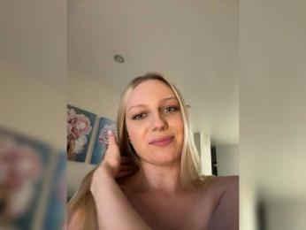 HotWillow — вебкам-модель онлайн на bongacams