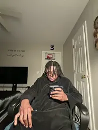 Thirdlegsuave — вебкам-модель онлайн на stripchat