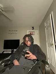 Thirdlegsuave — вебкам-модель онлайн на stripchat