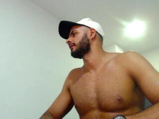 Adonis Basil — вебкам-модель онлайн на flirt4free