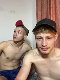 AleFoxx — вебкам-модель онлайн на stripchat