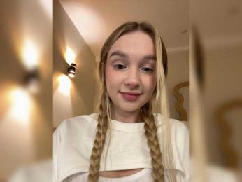 MimiMila — вебкам-модель онлайн на bongacams