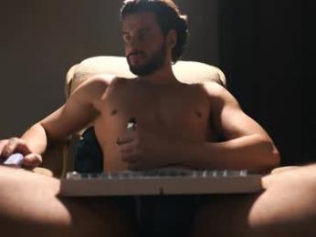 double_luckystrike — вебкам-модель онлайн на chaturbate