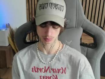 oliverrgroove — вебкам-модель онлайн на chaturbate