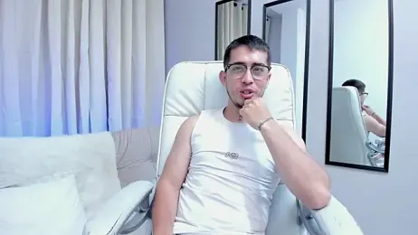 Tommas_Jhonson — вебкам-модель онлайн на stripchat