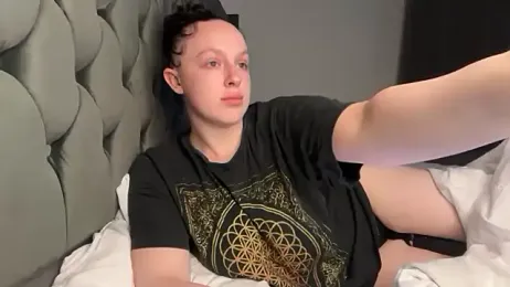 riri_bstvx — вебкам-модель онлайн на stripchat
