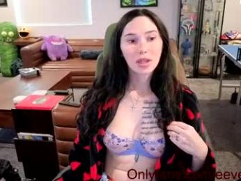 eevee_bee — вебкам-модель онлайн на chaturbate