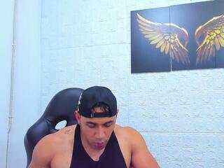 Aaron Velour — вебкам-модель онлайн на flirt4free