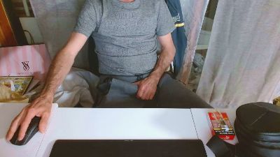 hucho40 — вебкам-модель онлайн на cam4