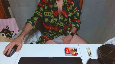 hucho40 — вебкам-модель онлайн на cam4