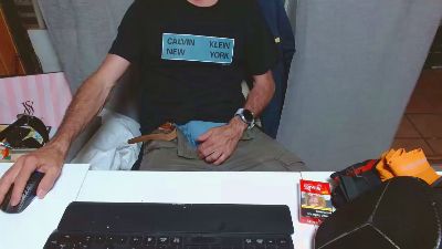 hucho40 — вебкам-модель онлайн на cam4