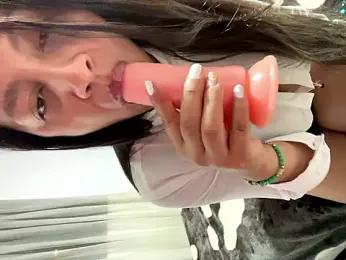 Bamby_milflatina — Stripchat stream photo (May 2025)