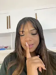 Robinzitah — вебкам-модель онлайн на stripchat