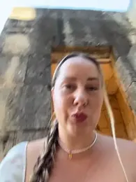 Mona_Plus — вебкам-модель онлайн на stripchat