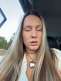 Mona_Plus — вебкам-модель онлайн на stripchat