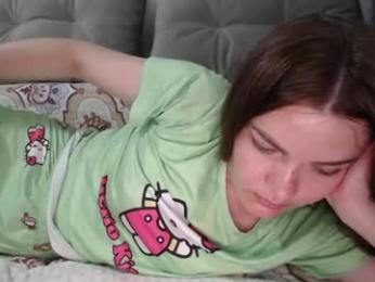 kitcatheaven4u — вебкам-модель онлайн на chaturbate