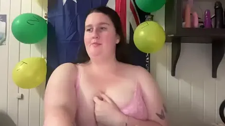 xopeachybaby — вебкам-модель онлайн на stripchat