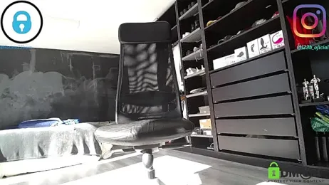 latinoo23bom — Stripchat stream photo (Mar 2026)