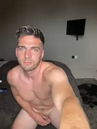 AbleEye171 — вебкам-модель онлайн на stripchat
