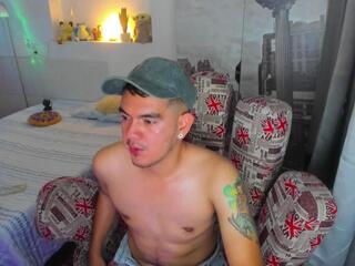 Demian Naughty — вебкам-модель онлайн на flirt4free