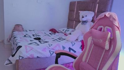 Alicesimpson1 — вебкам-модель онлайн на cam4