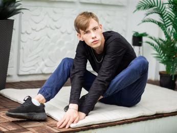 ErickDeen — вебкам-модель онлайн на livejasmin