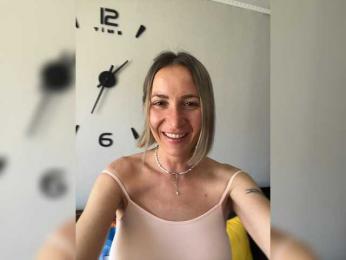 HARIZZMA — вебкам-модель онлайн на bongacams