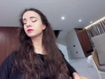 ehotlovea — вебкам-модель онлайн на chaturbate