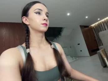 ehotlovea — вебкам-модель онлайн на chaturbate