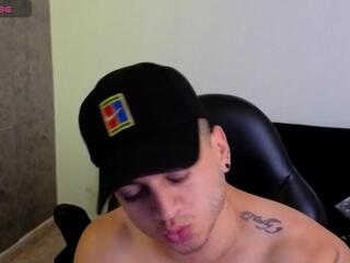 Ahiezer — вебкам-модель онлайн на flirt4free