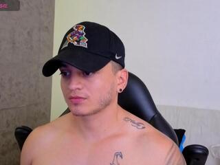 Ahiezer — вебкам-модель онлайн на flirt4free