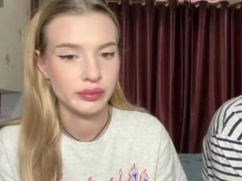 pussymoneywet — вебкам-модель онлайн на chaturbate