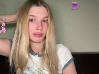 pussymoneywet — вебкам-модель онлайн на chaturbate