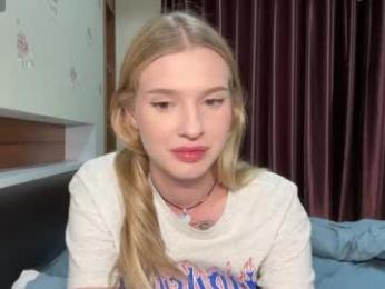 pussymoneywet — вебкам-модель онлайн на chaturbate