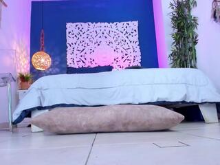 Coral Queen — вебкам-модель онлайн на flirt4free