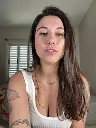 Carolzinhalux69 — Stripchat stream photo (May 2026)