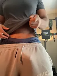 KeYBuMp323 — вебкам-модель онлайн на stripchat