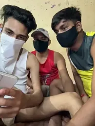 lustybottomguy — вебкам-модель онлайн на stripchat