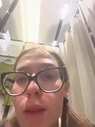 MilliWish — вебкам-модель онлайн на stripchat