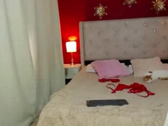 kim_and_mia — вебкам-модель онлайн на chaturbate