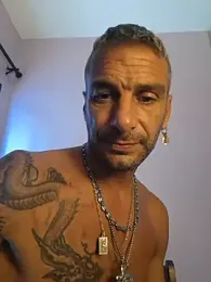 benouz93270 — Stripchat stream photo (Aug 2026)