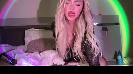 petitebeauty — вебкам-модель онлайн на stripchat