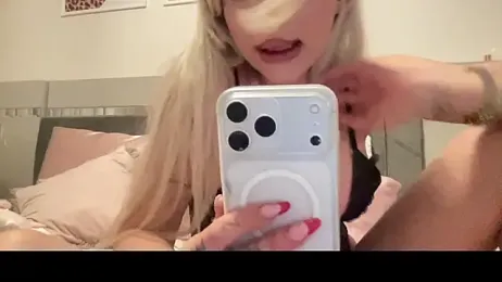 petitebeauty — Stripchat stream photo (Feb 2026)