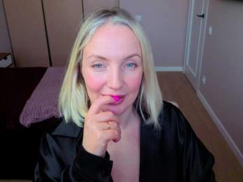 MonikaFoxys — вебкам-модель онлайн на bongacams