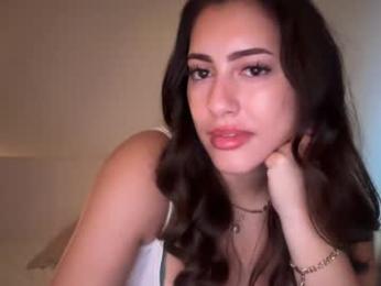 sieena — вебкам-модель онлайн на chaturbate